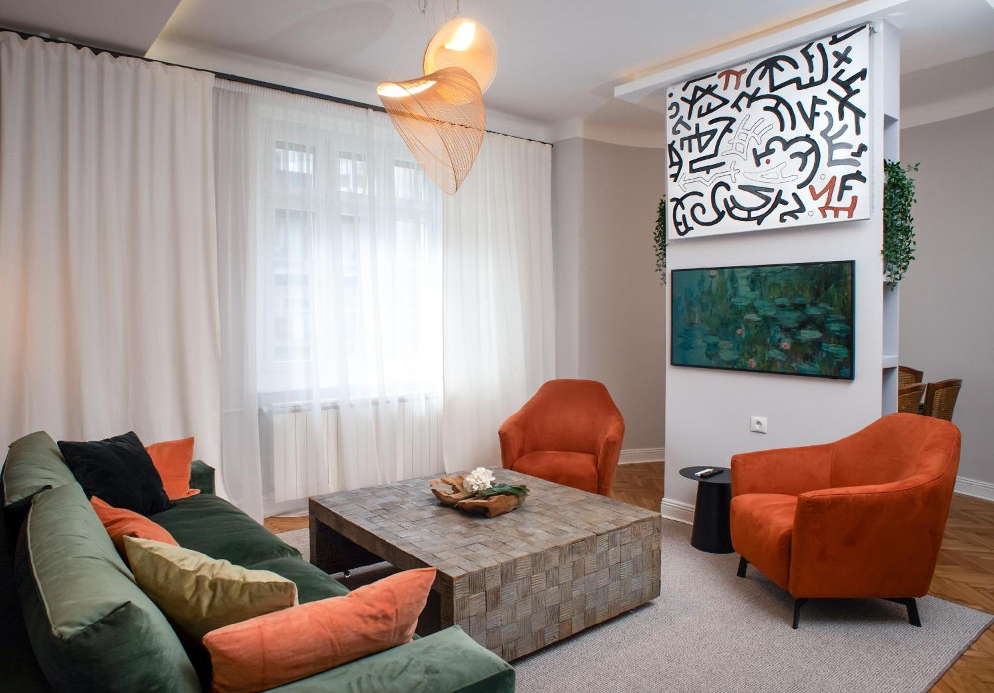 Apartment Pop's