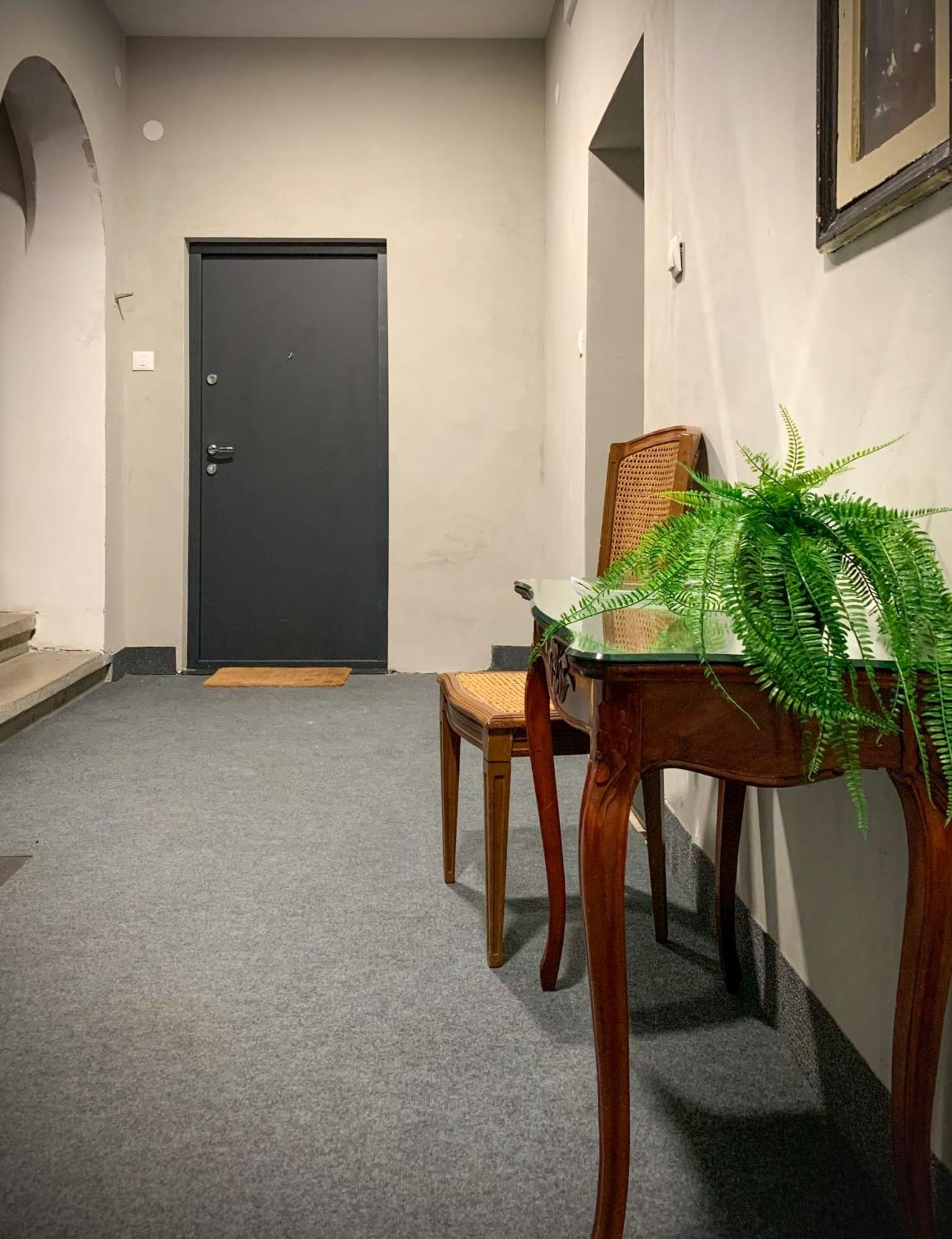 Pop's Apartment *
